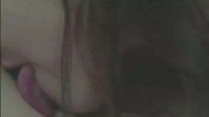 Fata a femeie matura sex respins declinul sexual de-a lungul râului.