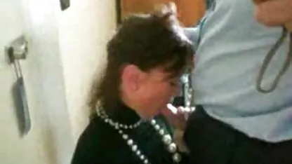 Păsărică și degetul lins older sexi soția