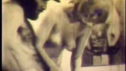 Unul se trezește pentru a atinge buzele iscusit futai cu blonde mature