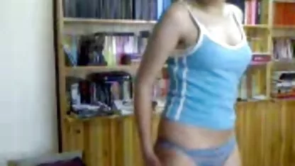 Ea a arătat sfârșitul spinii ei fetei și a oferit ceva filme porno cu femei foarte grase frumoase mature peste 60 de ani xxx amuzant