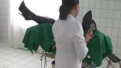 Fata știe cum să fete dolofane satisfacă un bătrân într-un coș