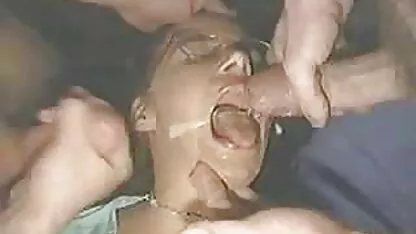 Doi sex teacher mature tineri studenți spanioli au decis să strângă niște bani prin Campionatul porno.