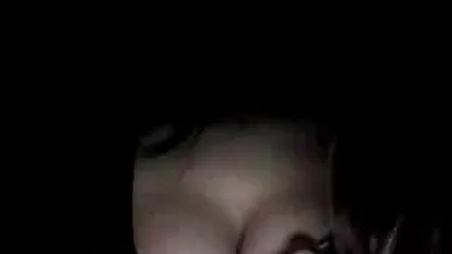 Trei elevi odihnindu-se anal video mature pe o canapea