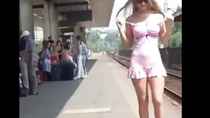 Moș sex mom mature Crăciun lovește o fată sub bradul de Crăciun