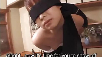 Îi place filme porno cu femei mature și grase cum penisul pătrunde în păsărică.