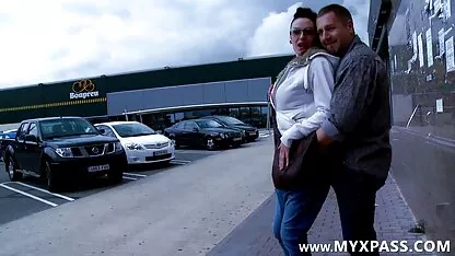 Prietenii lui Anton din toți turcii se încurcă cu mama sa, mătușa Larissa. sex cu femeie matura