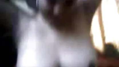 Prietena futai cu babe batrane lui Siru l-a aruncat în aer pe iubitul mamei mele.