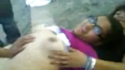 Japonez su Matu matsuka, cu culori femei sexi mature frumoase, decolorate pe obraji, vă permite să strângeți cutia lui.