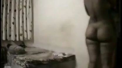 Garyen Gary Eli membera a adus sex older mom un omagiu marelui său membru roșu