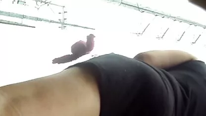 Un tip mature super sex a prins-o pe mama masturbându-se.