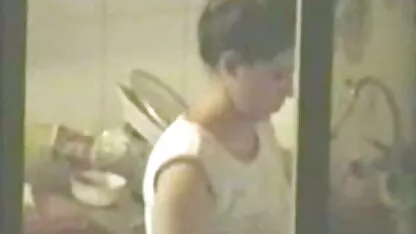 Un tânăr cuplu rus în filme porno cu unguroaice mature bucătărie.
