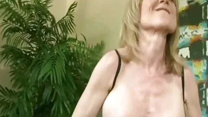 Bătrâna cu prietenul tânăr sex mature feet