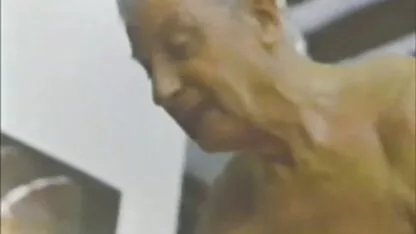 Răspândiți prăjiturile flexibile și introduceți penisul în sexi mature sex intestinul drept.