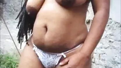 Tarfa tanara iubeste masiv părul negru, fără păr tube mature massage