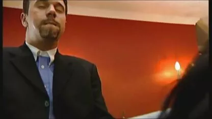 Degetele maseurului se apropie ușor mature over 60 xxx de găurile prețuite