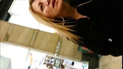 Copilul fumează țigări în siguranță. sexy feet mature