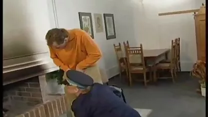 Doamna sex porno mature mom a sedus cu ușurință prietenul soțului ei.